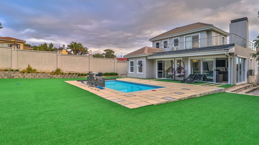 4 Bedroom Property for Sale in Dennegeur Western Cape